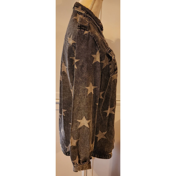 Macaron Women's Washed Black and Stars Jean Deium Shacket Snap Down Small - Picture 4 of 6
